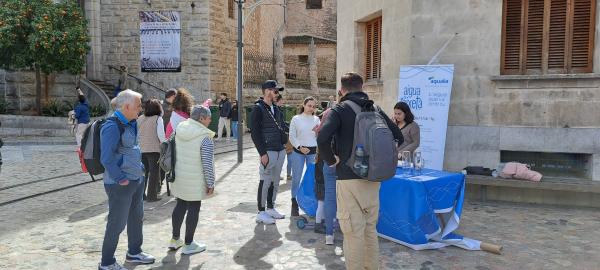 Una cata en Sóller constata las pocas diferencias entre el agua embotellada y la del grifo